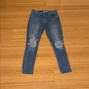 Levi’s 721 Medium Wash High Rise Skinny Jeans